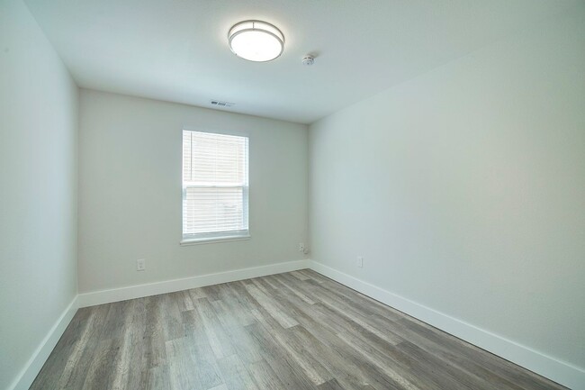 Building Photo - 3Bd/2.5Ba Kent House