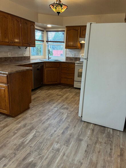 Building Photo - 6520 SE Duke St