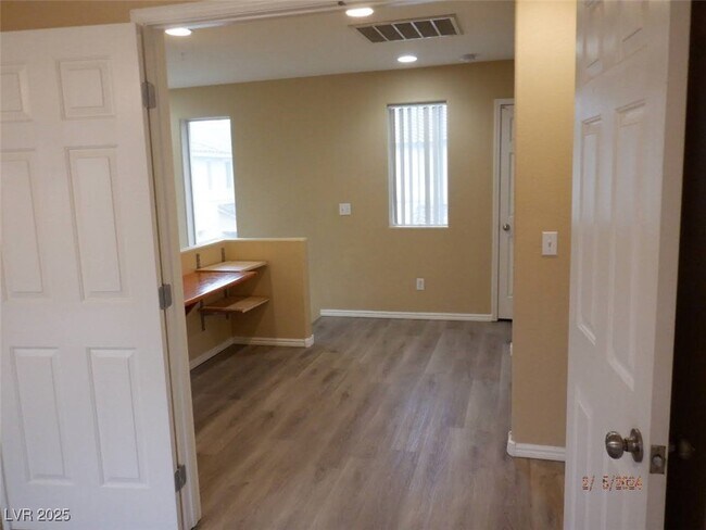 Building Photo - 7920 Windhamridge Dr