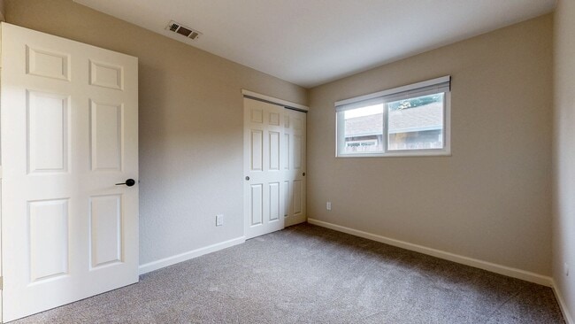 Building Photo - Meticulously Maintained Four Bedroom Singl...