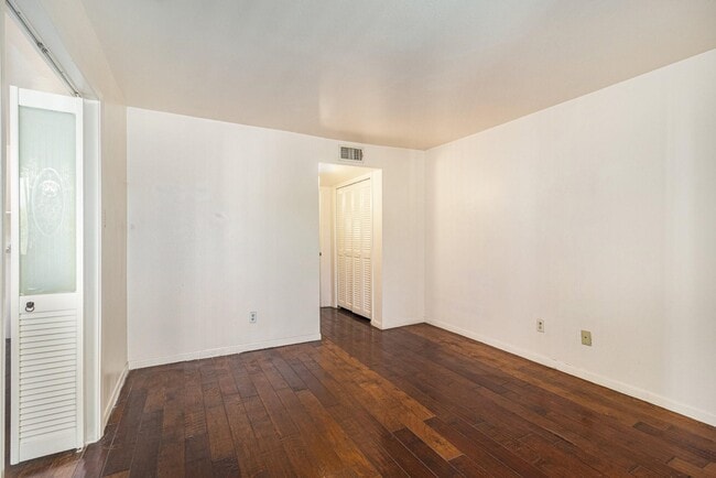 Building Photo - 3045 Walnut Bend Ln
