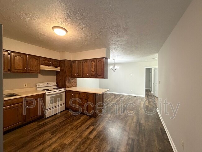 Building Photo - 8810 Great Family Trl