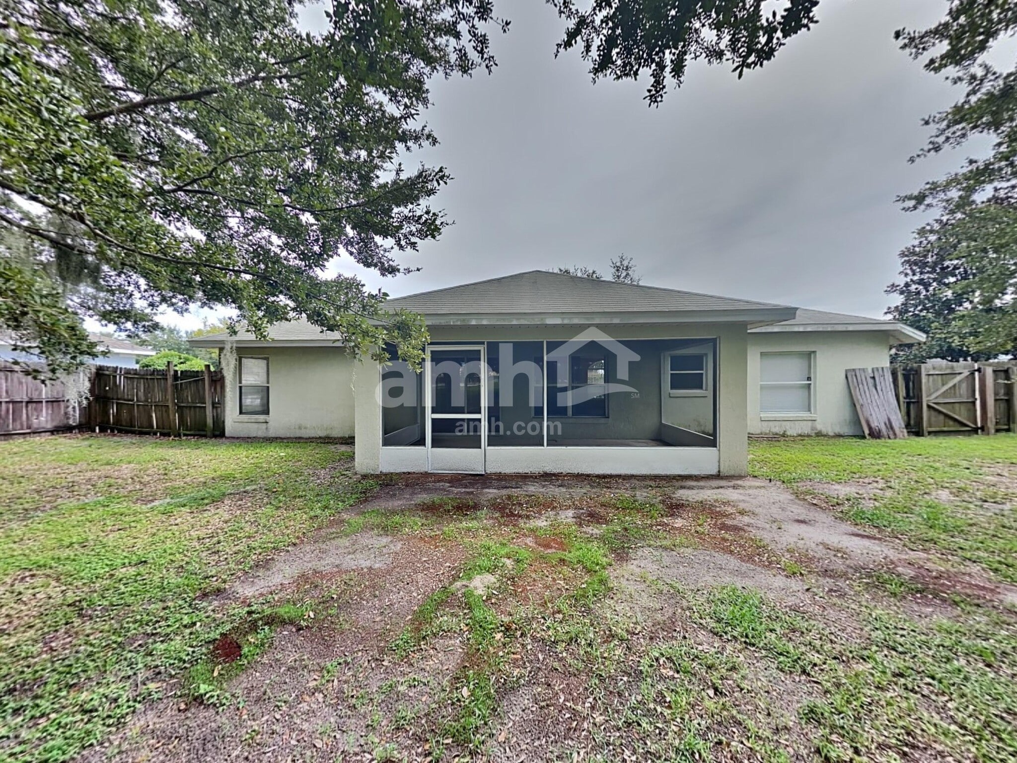 Building Photo - 1322 Lake Idamere Blvd