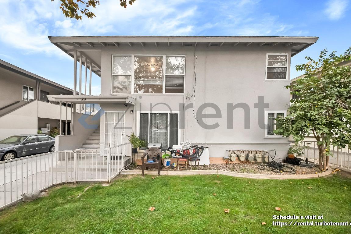 Building Photo - 1434 S Sycamore St