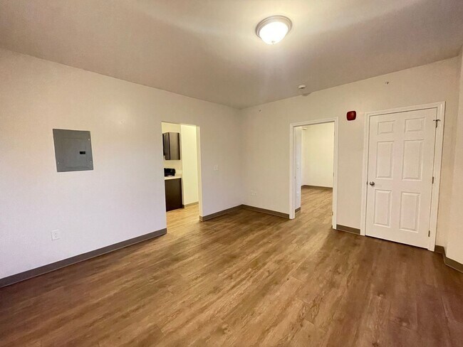 Building Photo - 461 Beech St