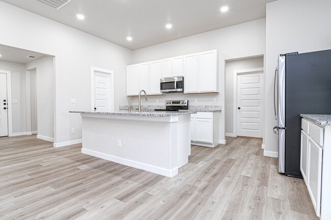 Building Photo - 2021 Escalara St