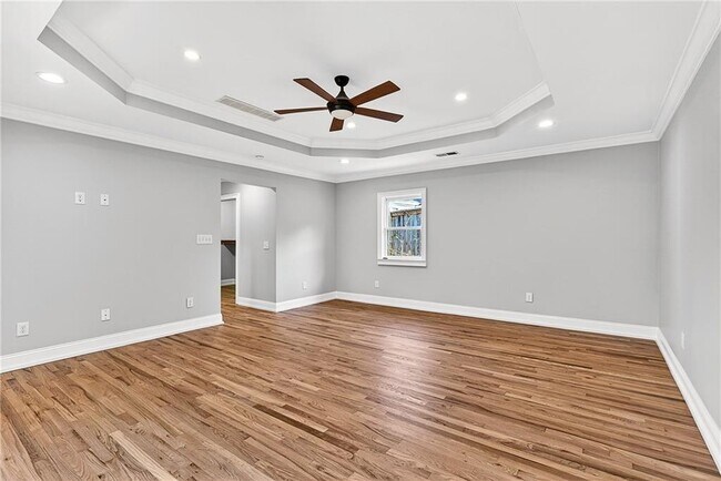 Building Photo - 1319 Chalmette Dr NE