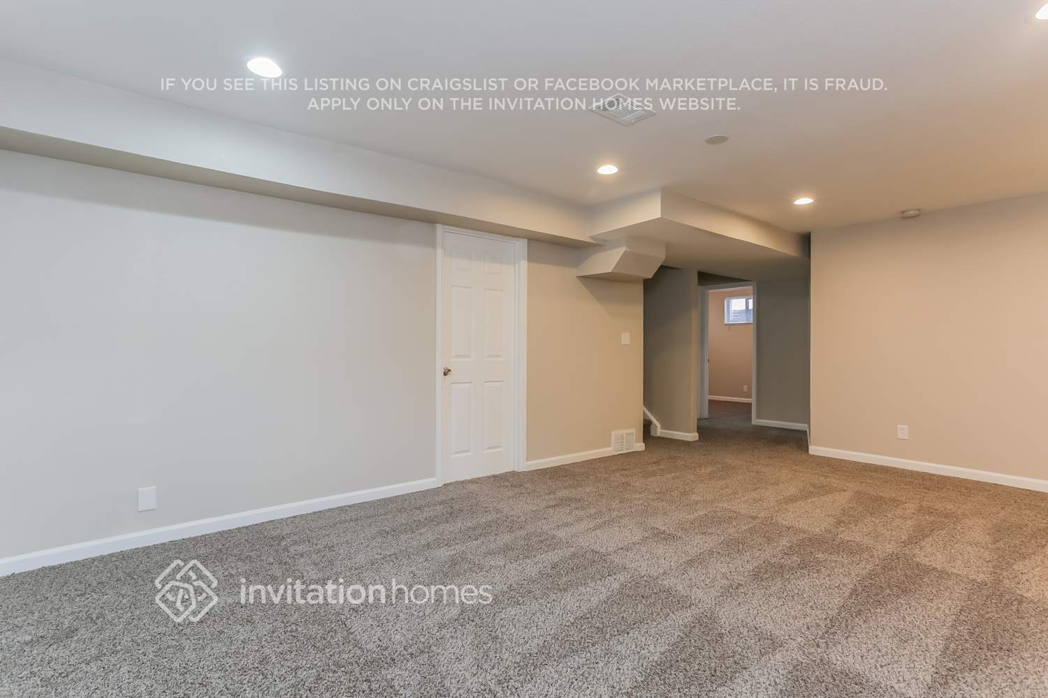 Building Photo - 1061 E 105th Pl