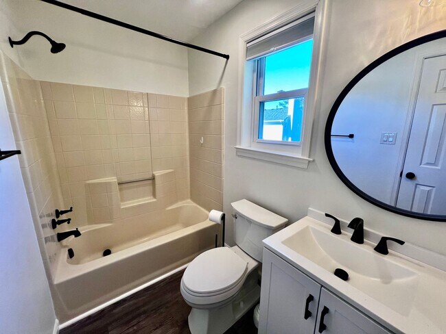 Building Photo - Charming Home in Ocean Lakes Community