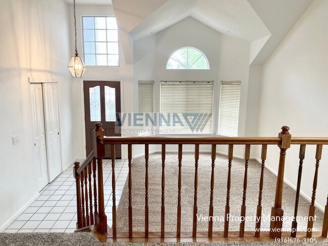 Building Photo - 5608 Glen Oaks Dr