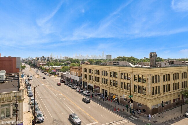 Building Photo - 2800 W North Ave