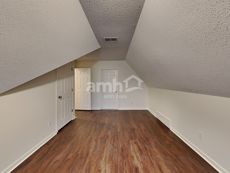 Building Photo - 1315 Chatman Cove