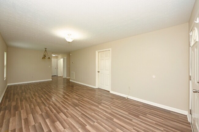 Building Photo - Springfield Gem! 3BR/2BA with Big Yard, St...