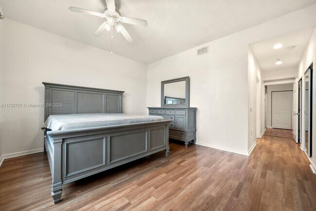 Building Photo - 1610 Presidential Way