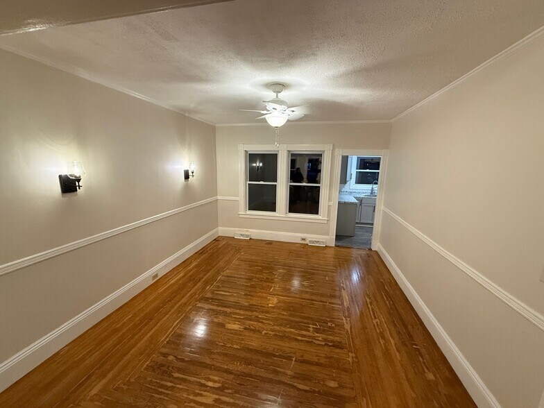 Building Photo - 256-258 Gibson St