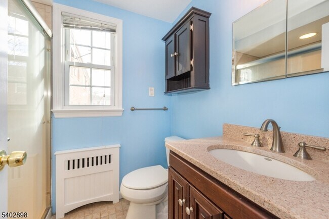 Building Photo - 445 Morris Ave