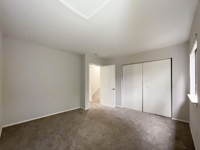 Building Photo - COMING SOON! Charming 2-Bed, 1.5-Bath Retr...