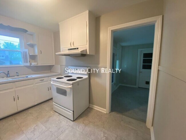 Building Photo - 265 Sunrise Ave