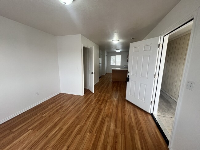 Building Photo - 2 Bed 1 bath in Kearns with Video Tour