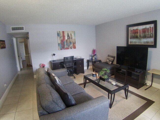 Building Photo - 133 Normandy Ln
