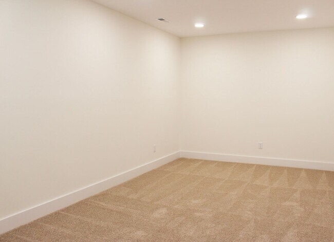 Building Photo - Brand New 3 Bedroom Home with Maintenance Free Living