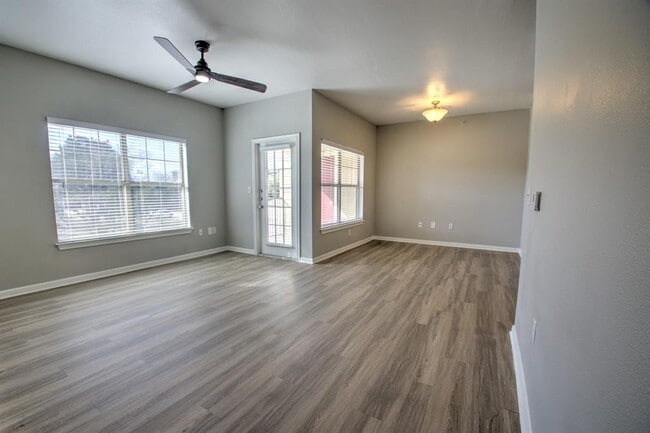 Building Photo - 2320 Gracy Farms Ln