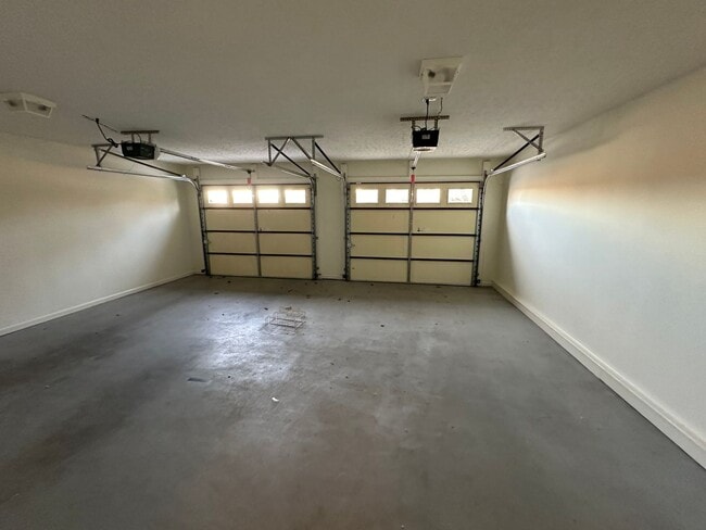 Building Photo - One Level Townhome in Forest