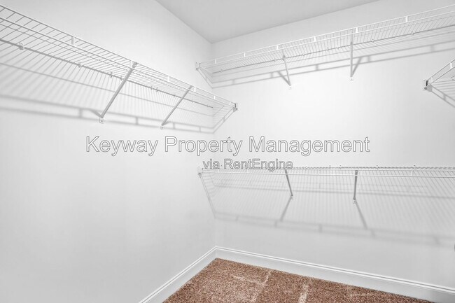 Building Photo - 3225 Venetian Dr