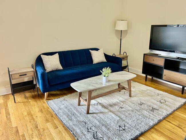 Building Photo - 416 Madison St