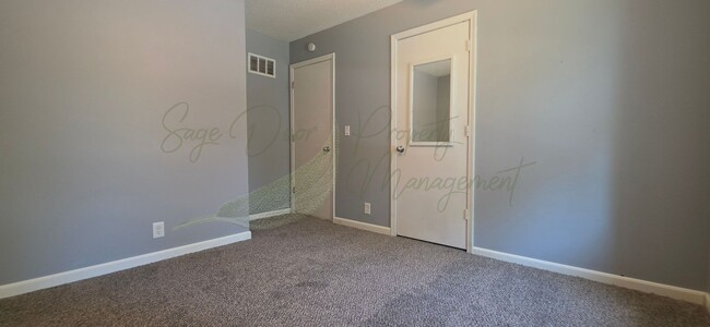 Building Photo - 13944 S Raintree Dr