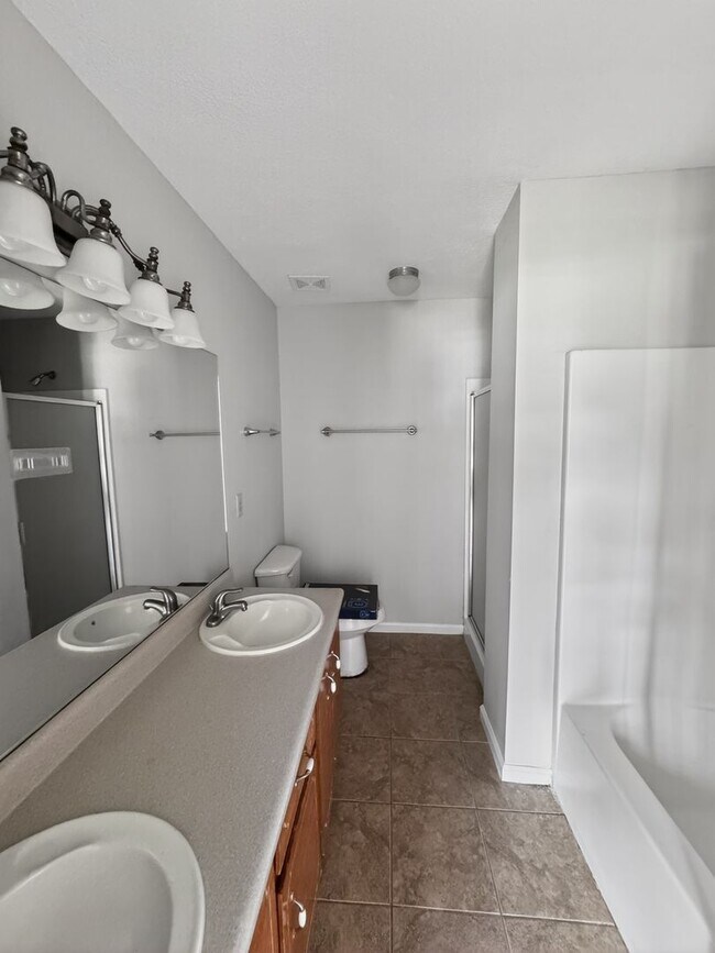 Building Photo - Ask about a FULL month of rent for free with a lease agreement
