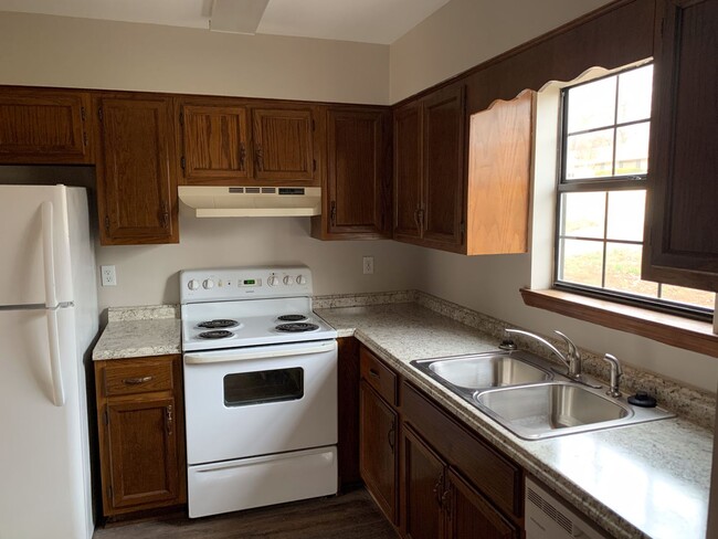 Primary Photo - Remodeled 2bed/1.5 Bath Townhouse