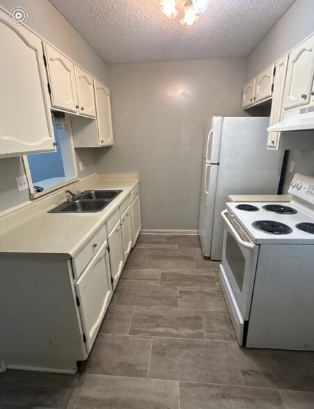 Building Photo - 304 Loire Ave