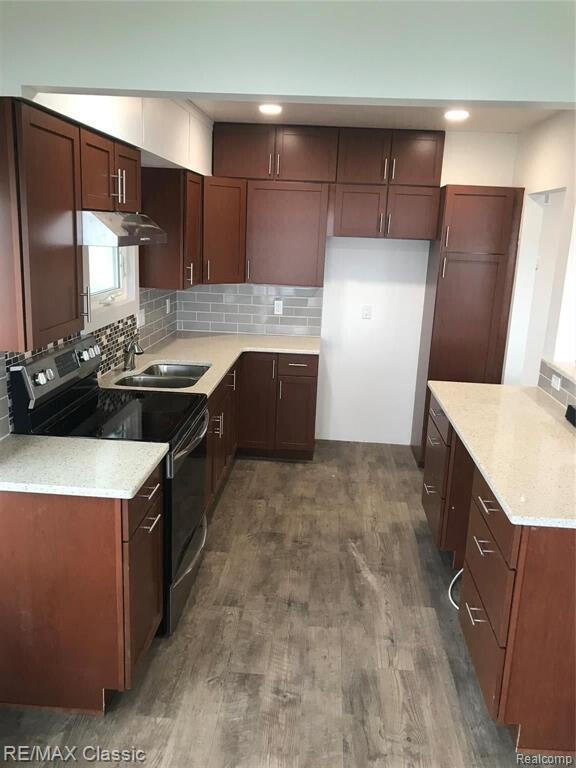 Building Photo - 381 E Shore Dr