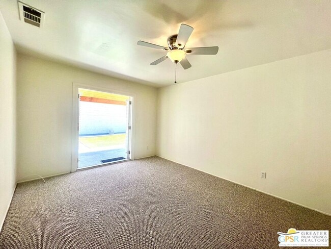 Building Photo - 38260 Charlesworth Dr