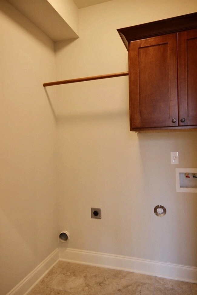 Building Photo - 214 E South St