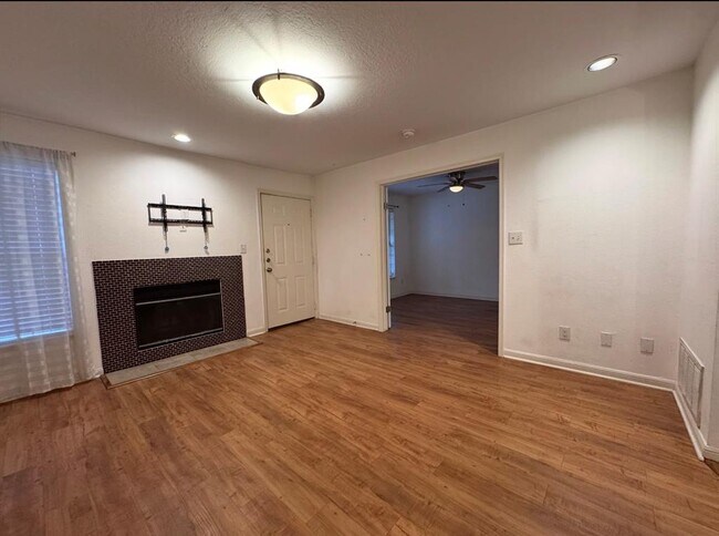 Building Photo - 7685 Northcross Dr