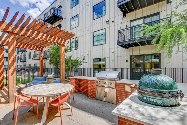 Building Photo - 4315 S Congress Ave