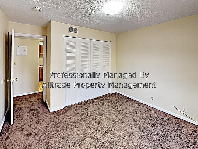 Building Photo - 1201 Huntington Ln