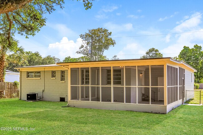 Building Photo - 5805 Norde Dr E