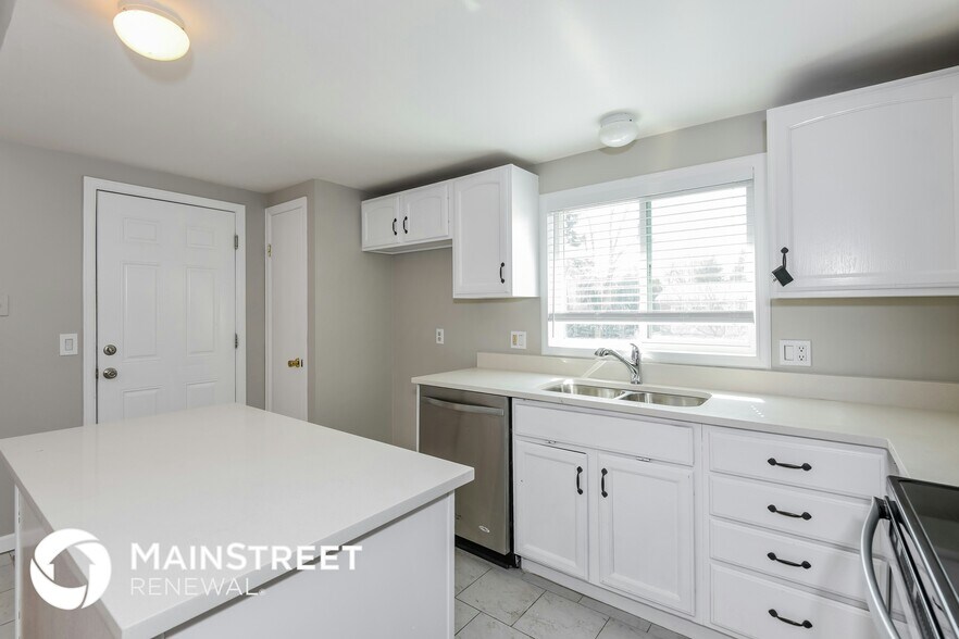 Building Photo - 18237 E Atlantic Dr