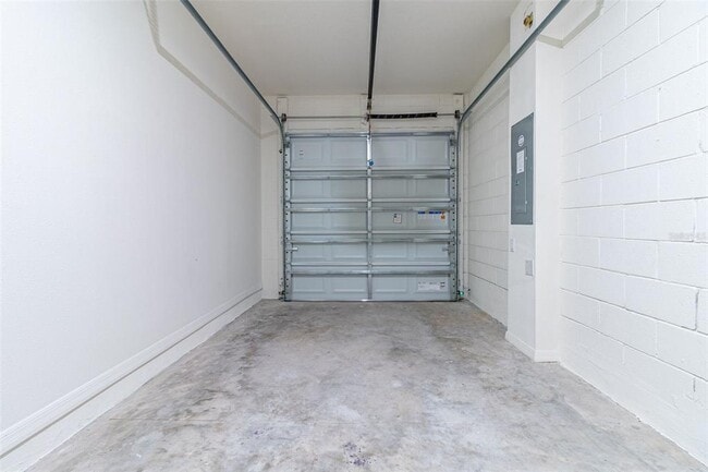 Building Photo - 2206 Tay Wes Dr