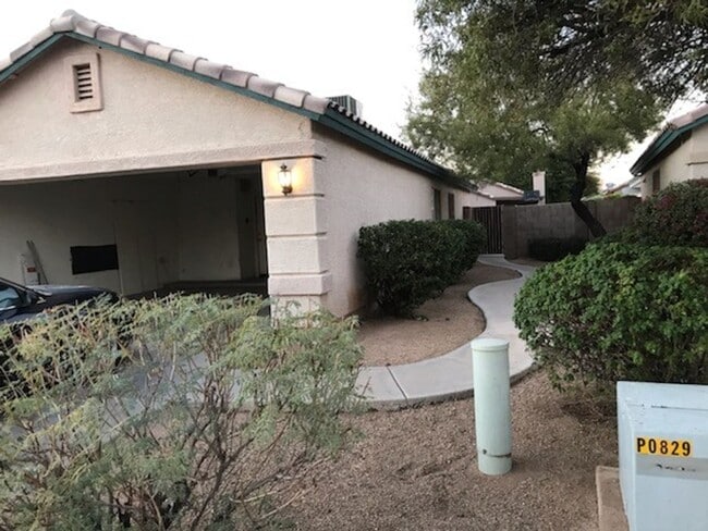 Building Photo - 3 bed 2 bath Camelback & 83rd Ave