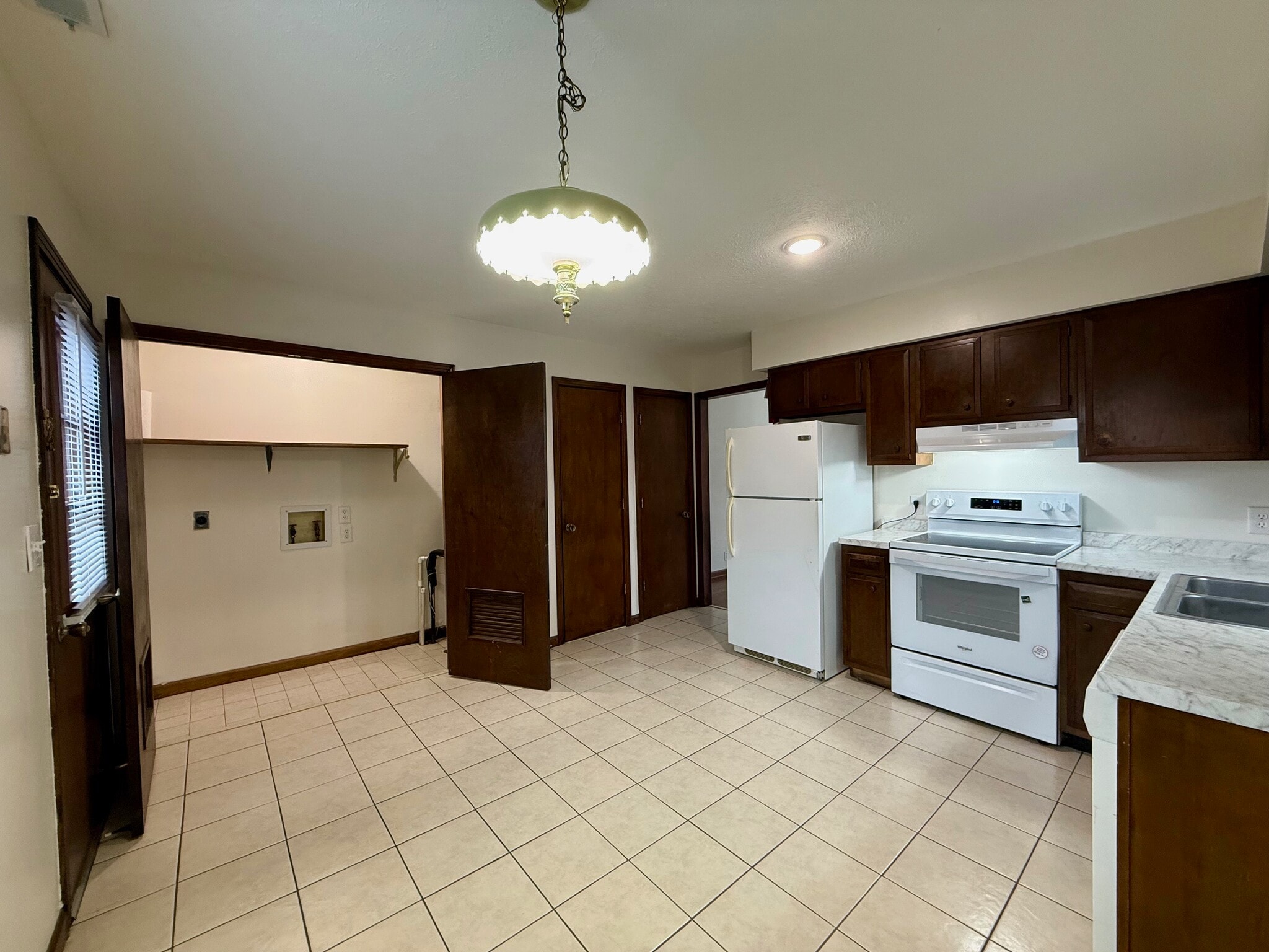 Kitchen - 110 Elleta Ave