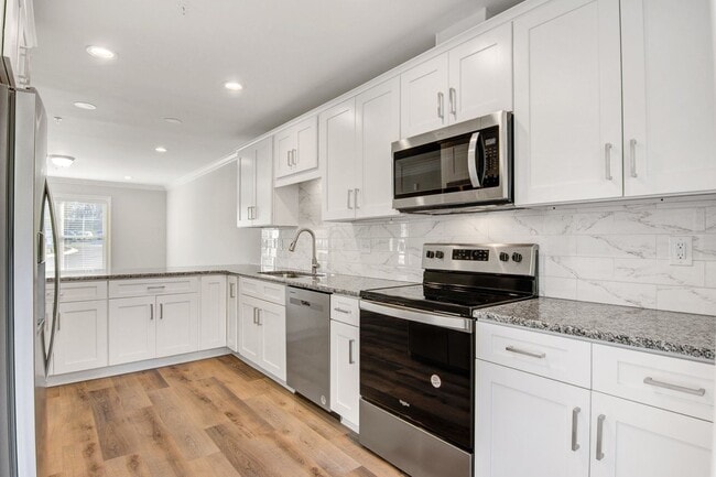 Building Photo - Modern 2-Bed, 2-Bath Single-Level Townhome...