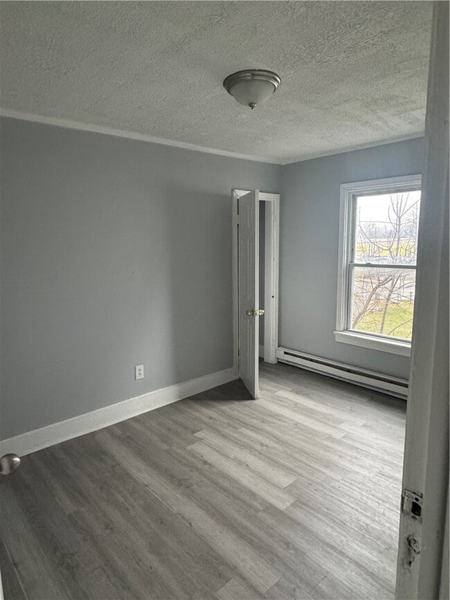 Building Photo - 751 Dewey Ave