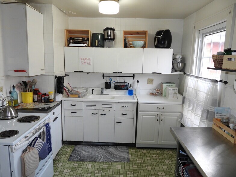 Kitchen - 69 Brinkerhoff St