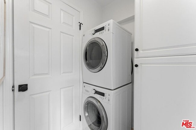 Building Photo - 2308 Schader Dr