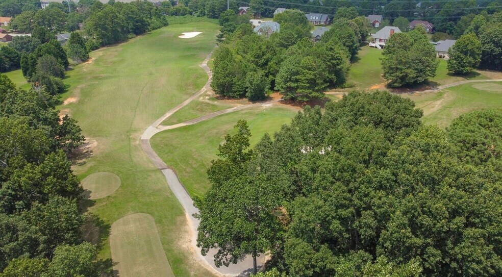 Building Photo - 8225 Seven Oaks Dr