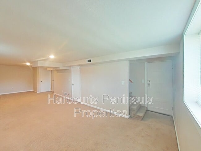 Building Photo - 1011 N Rainier Ave